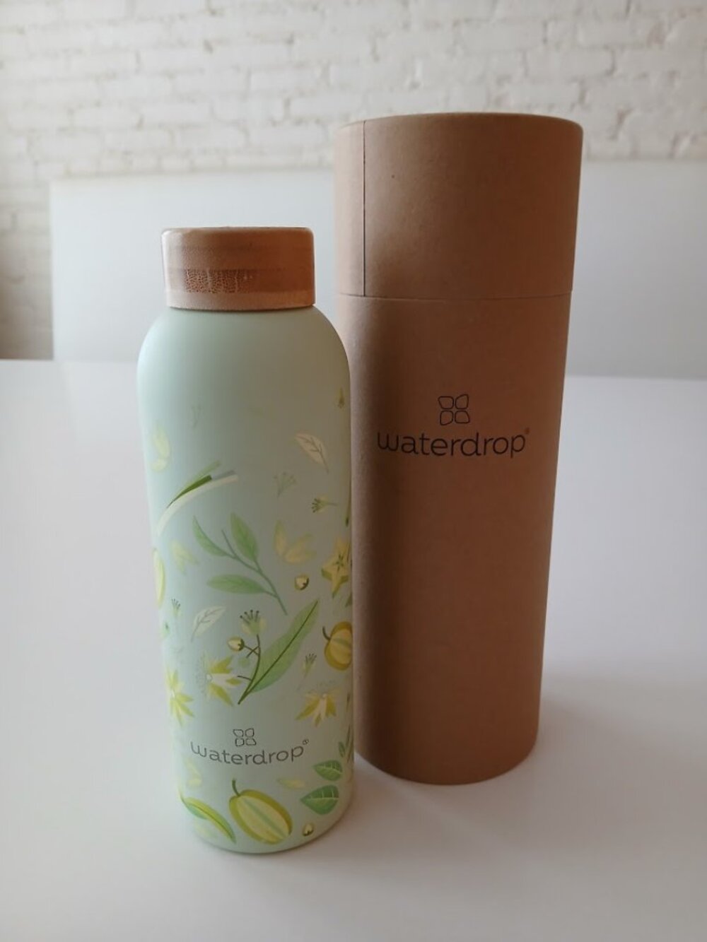 Waterdrop - water bottle - like new in gift package
